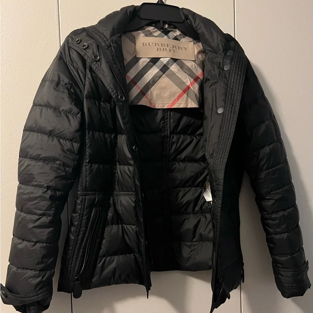 Burberry Black Puffer Jacket with Modern Quilting (SP) - Picture 10 of 14